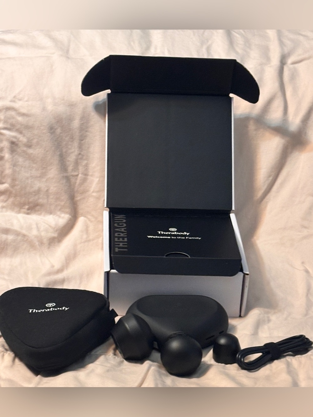 Therabody Theragun Mini with Attachments, Kit, Case, and Cable(Used 1x)
